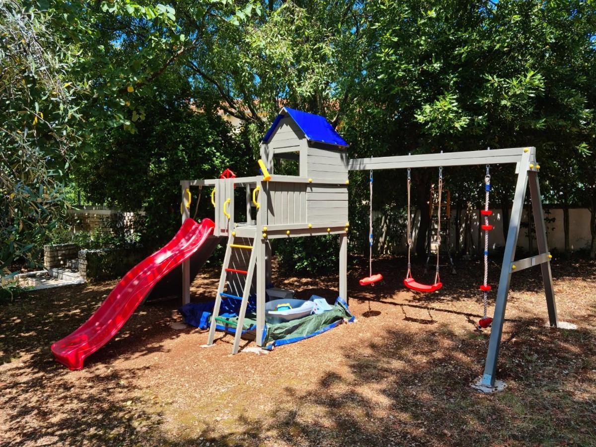 Villa Rosa With Yard And Children'S Playground Tar-Vabriga エクステリア 写真