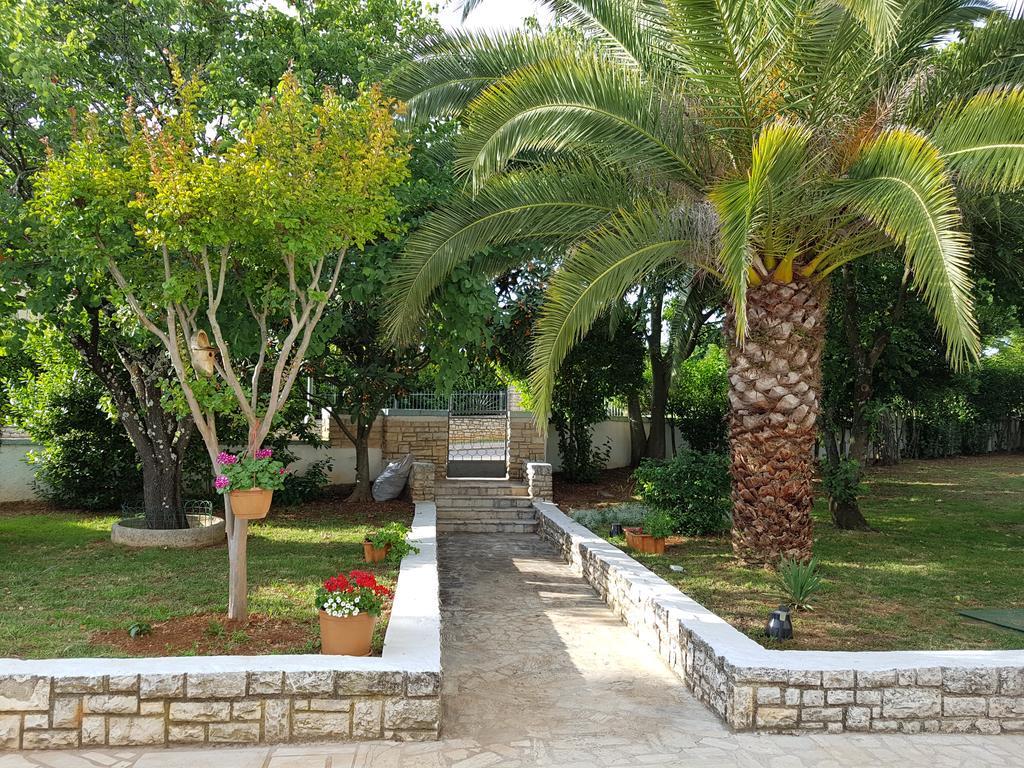 Villa Rosa With Yard And Children'S Playground Tar-Vabriga エクステリア 写真
