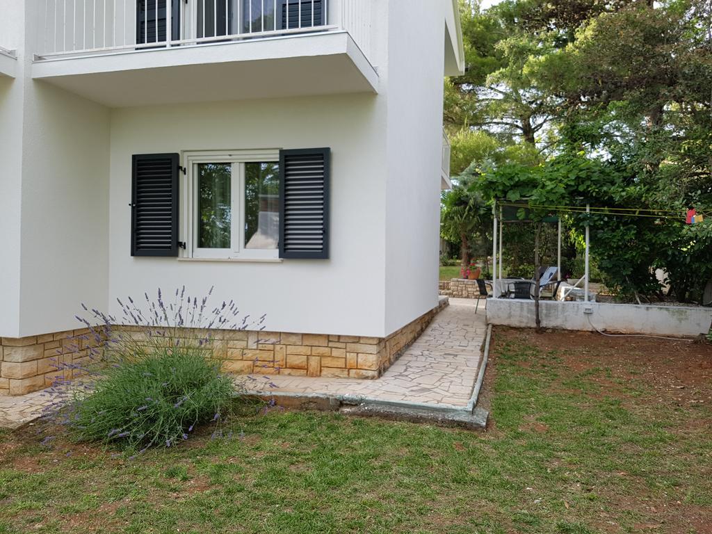 Villa Rosa With Yard And Children'S Playground Tar-Vabriga エクステリア 写真