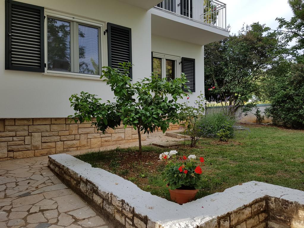 Villa Rosa With Yard And Children'S Playground Tar-Vabriga エクステリア 写真
